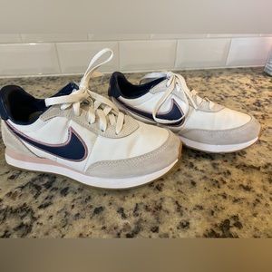 Girls Nike waffle trainer size 13c